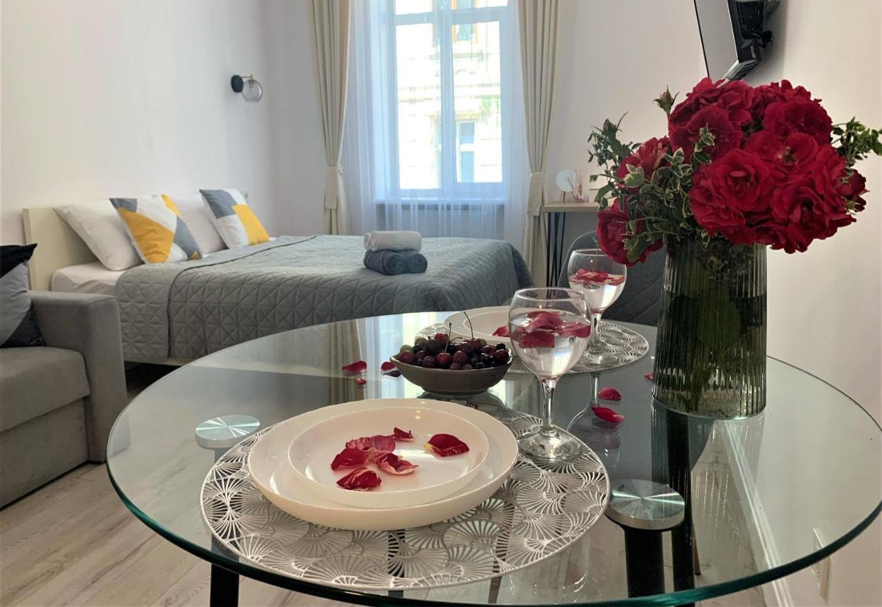 Iris Apartment On Popovich Lviv Dış mekan fotoğraf