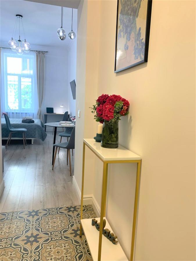 Iris Apartment On Popovich Lviv Dış mekan fotoğraf